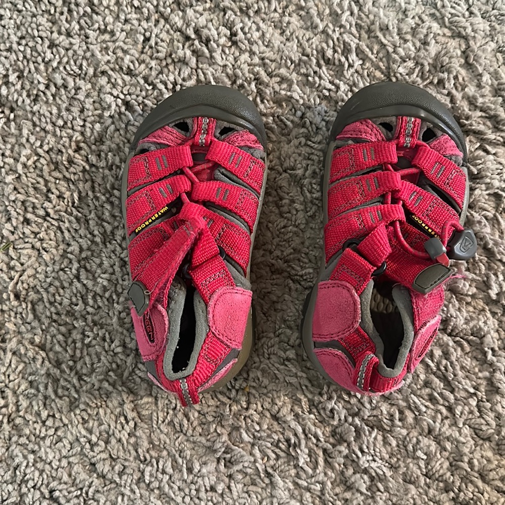 Keen sandals 8c pink